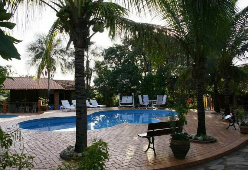 فندق Holiday House