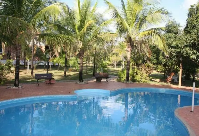 هتل Holiday House