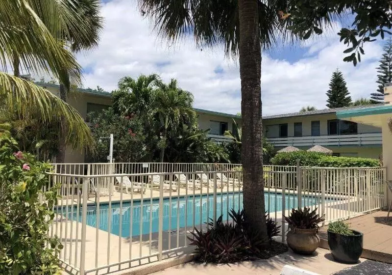 ホテル Seaspray Surf Lodge