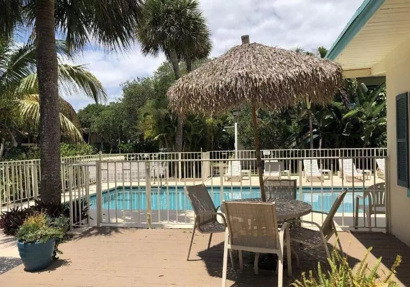 ホテル Seaspray Surf Lodge