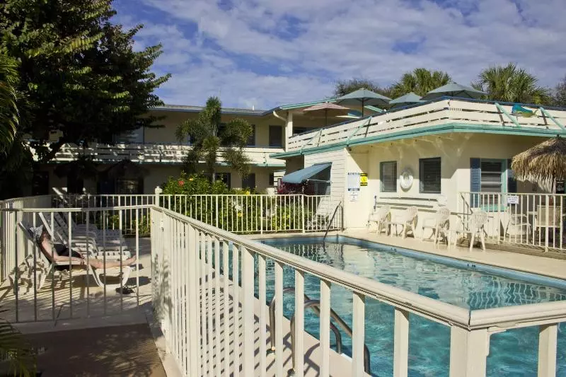 ホテル Seaspray Surf Lodge