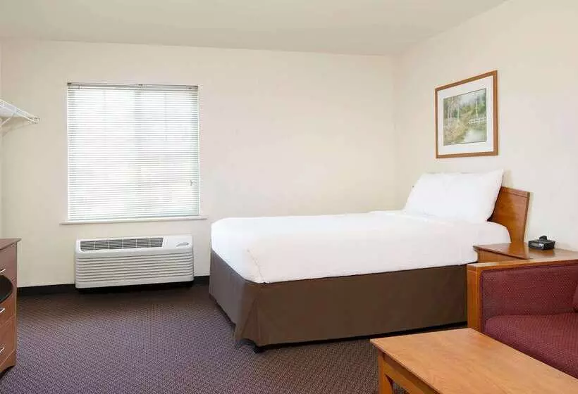 Отель Woodspring Suites Fort Worth Forest Hill