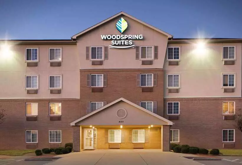 Отель Woodspring Suites Fort Worth Forest Hill
