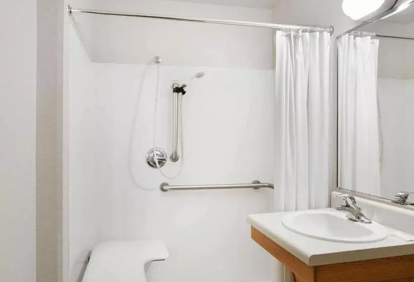 Отель Woodspring Suites Fort Worth Forest Hill