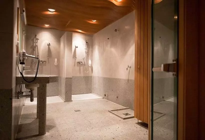 بنسيون Restaurant Bistro Raffel