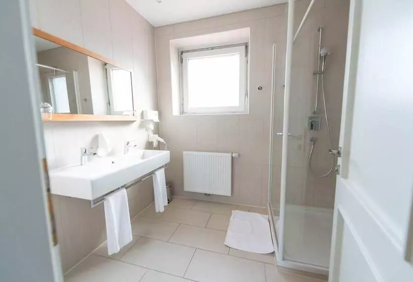 بنسيون Restaurant Bistro Raffel