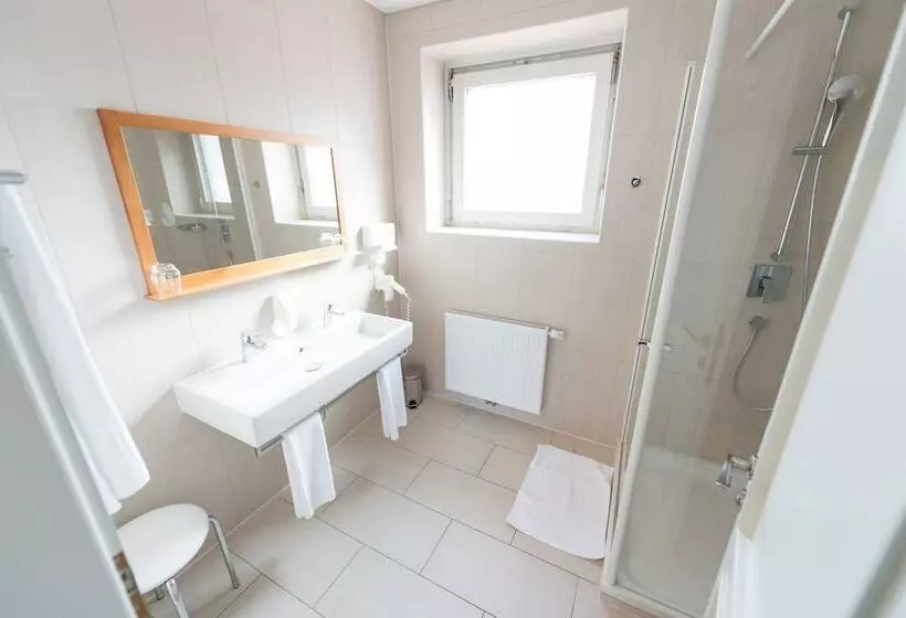 بنسيون Restaurant Bistro Raffel