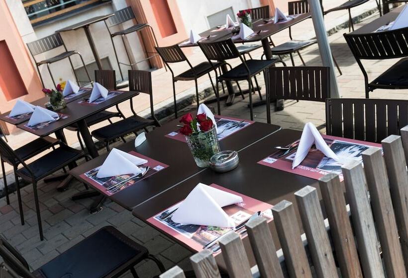 بنسيون Restaurant Bistro Raffel