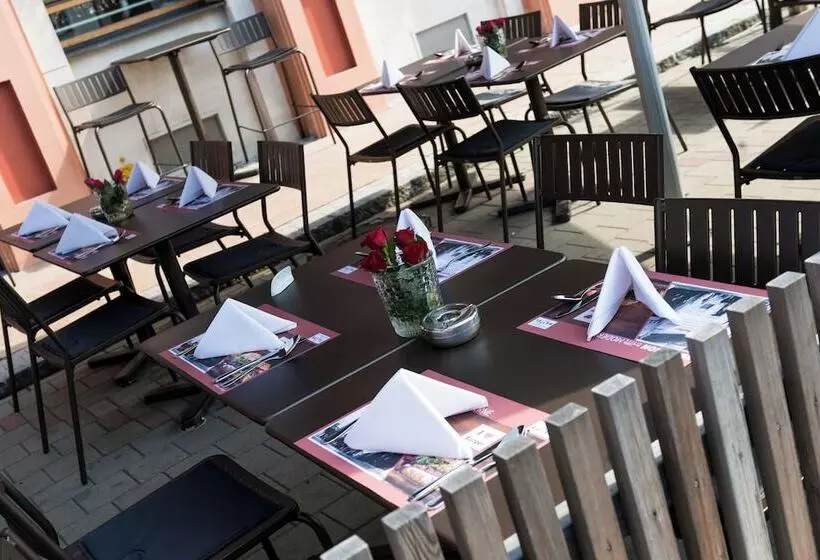 بنسيون Restaurant Bistro Raffel