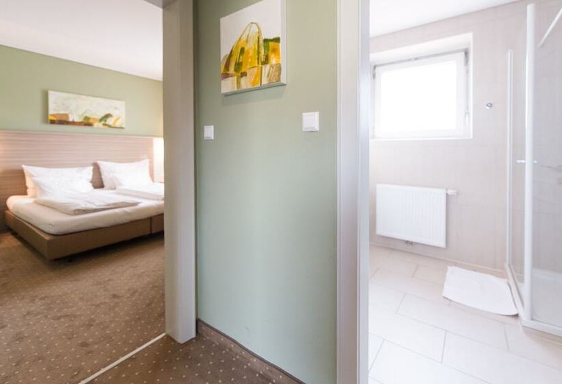 بنسيون Restaurant Bistro Raffel