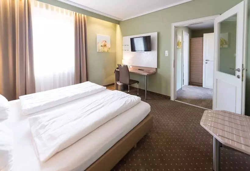 بنسيون Restaurant Bistro Raffel