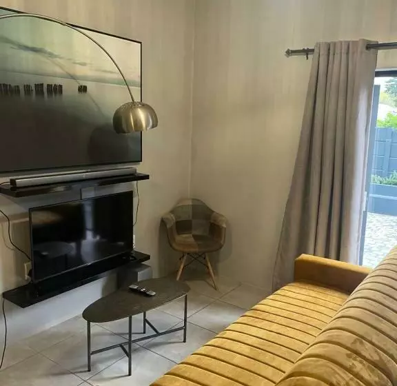 28 On Symonds Luxstudio 3