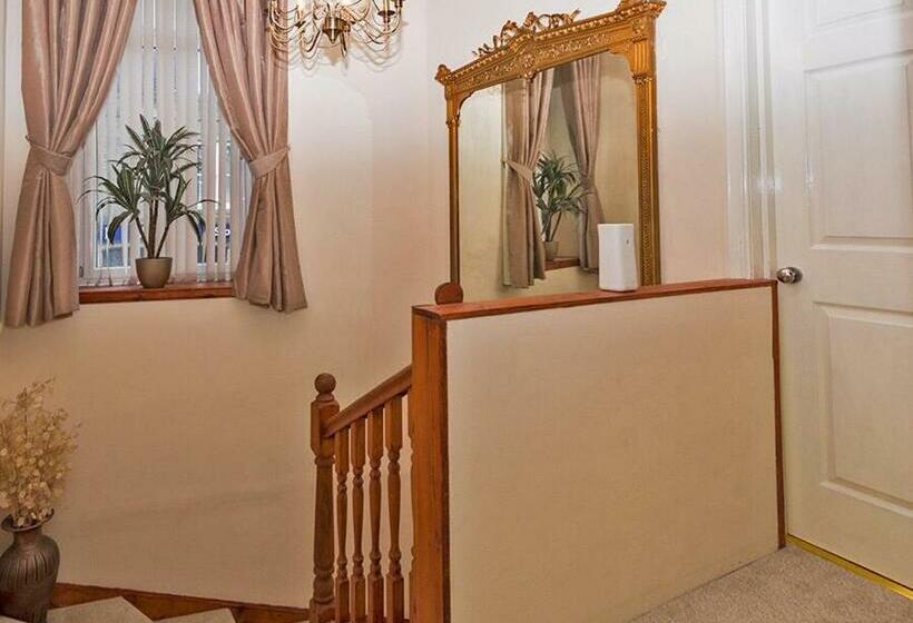 Executive Home For Business Or Family Use