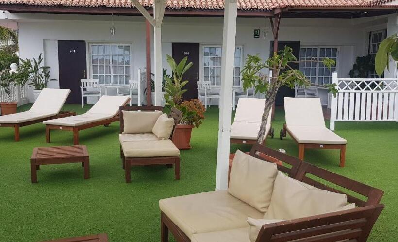 هتل Villa Las Flores