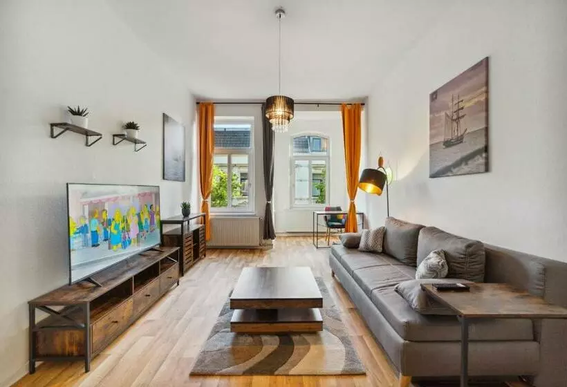 Infinity Stay: Bis Zu 4 Personen Zentrum Wassernah Netflix
