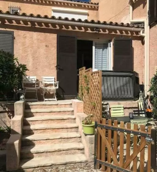 Appartement  Dans Le Domaine Du Capitou Fréjus