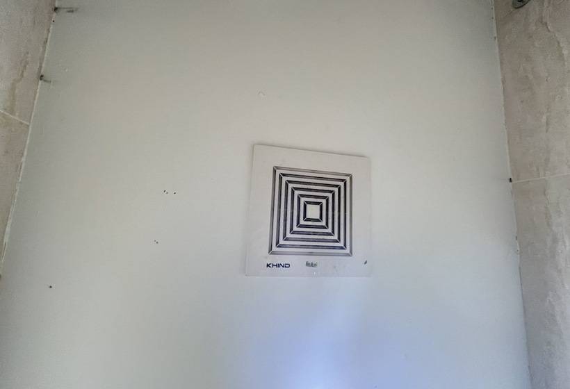 فندق Oyo 90621 Stutong Stay