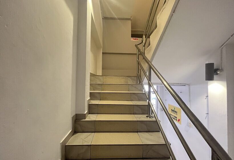 فندق Oyo 90621 Stutong Stay