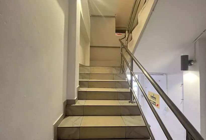 هتل Oyo 90621 Stutong Stay