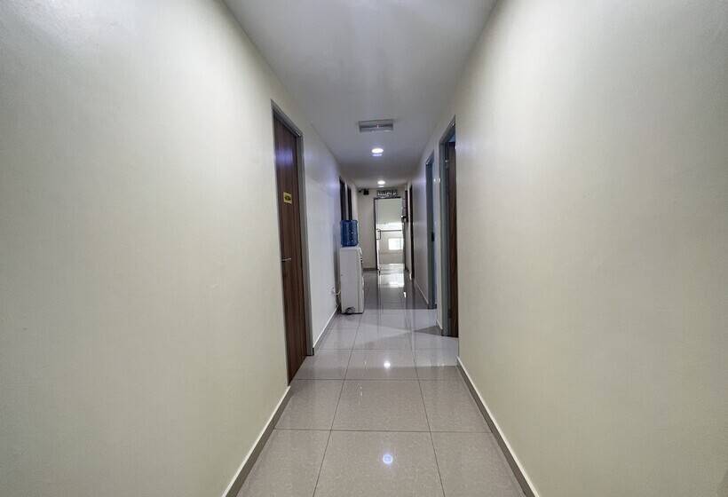 فندق Oyo 90621 Stutong Stay