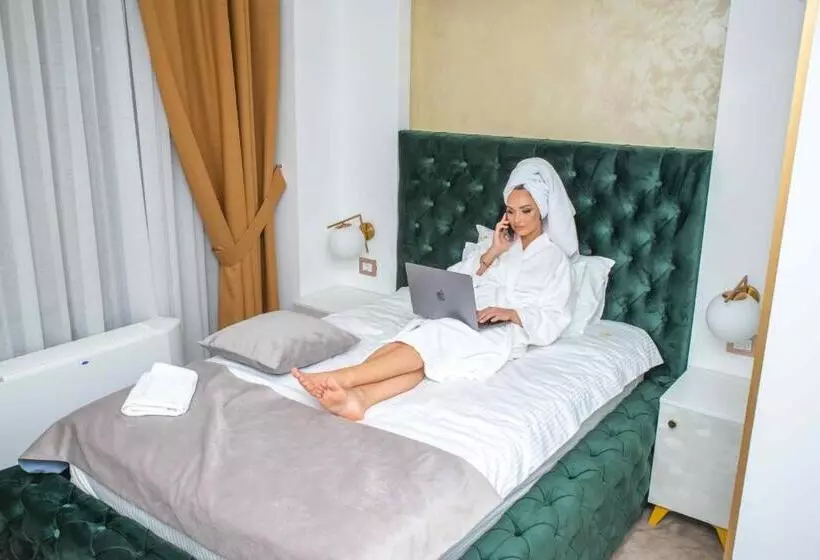 هتل Ideal Deluxe
