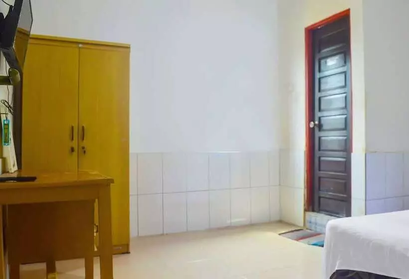 Hotelli Spot On 91623 Pj Guest House Syariah