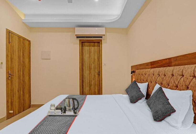 בית מלון כפרי Super Townhouse H G Near Gautam Buddha Park