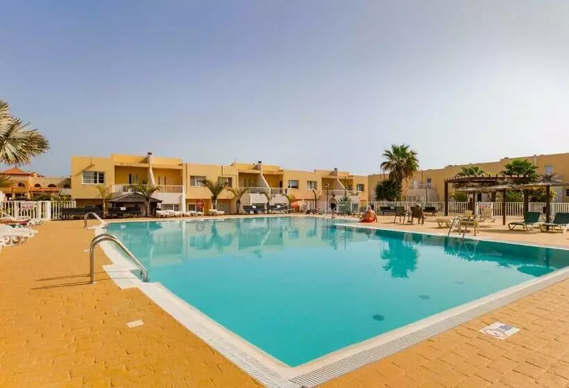 Modern 3 Bedroom House With Large Pool And Fast Internet, 100ft From The Sea   Sleeps 6