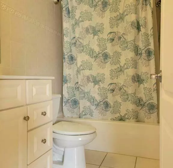 Sunbeach Condo 900 Wesley Avenue Unit 109