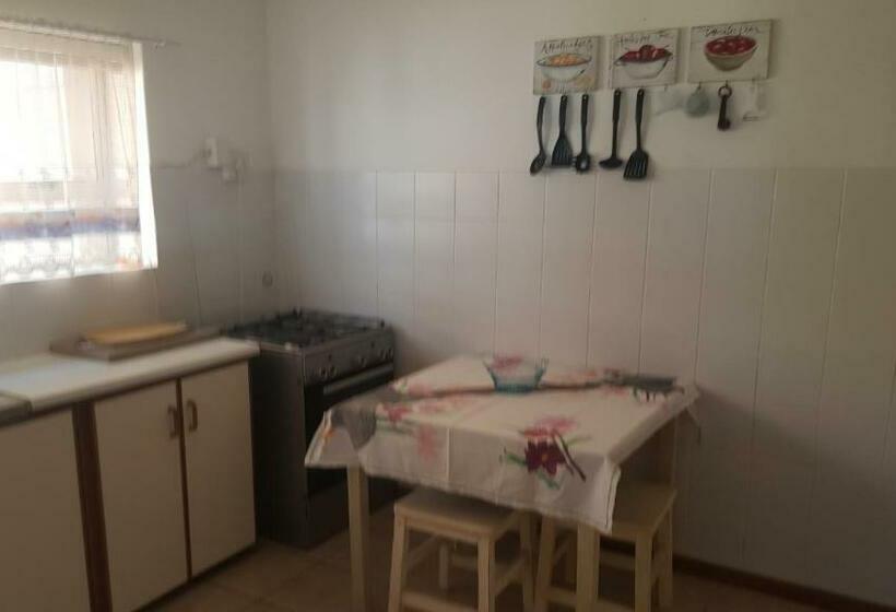 Alicrons And Beachouse On Gordon