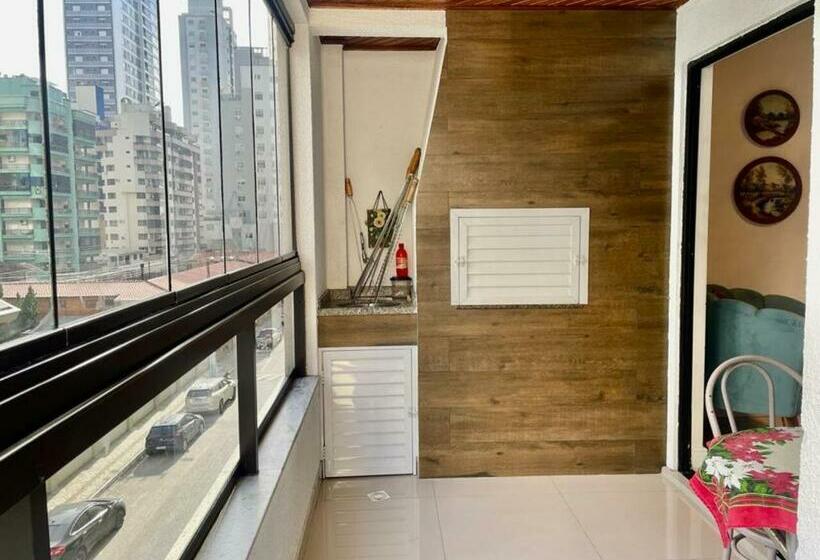 Apto Amplo No Coração Da Meia Praia A 130m Do Mar