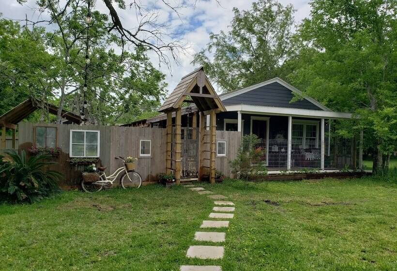 Cedar Oaks Inn The Barracks