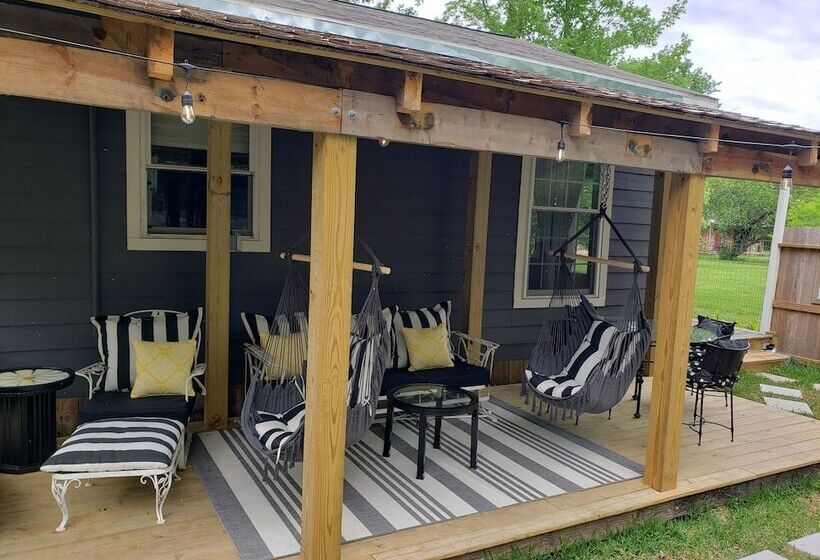 Cedar Oaks Inn The Barracks