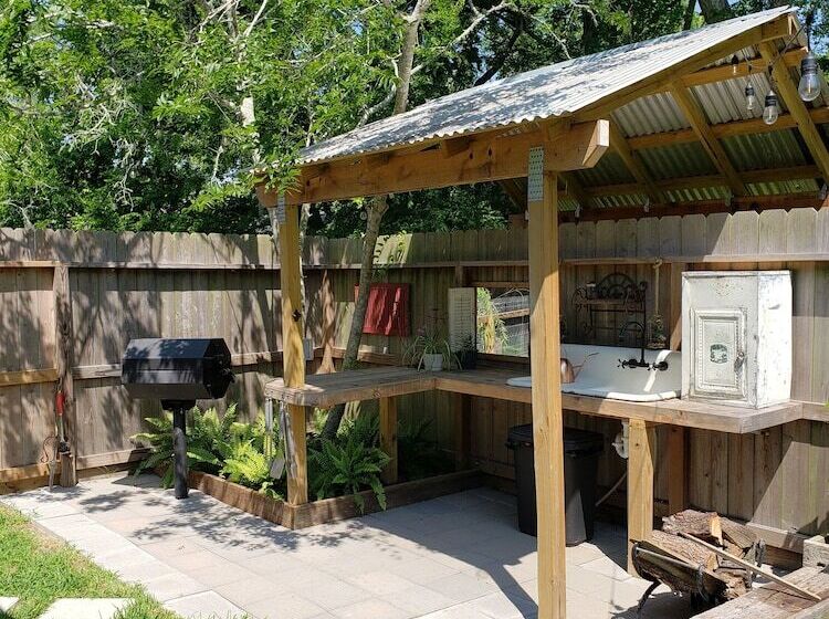 Cedar Oaks Inn The Barracks
