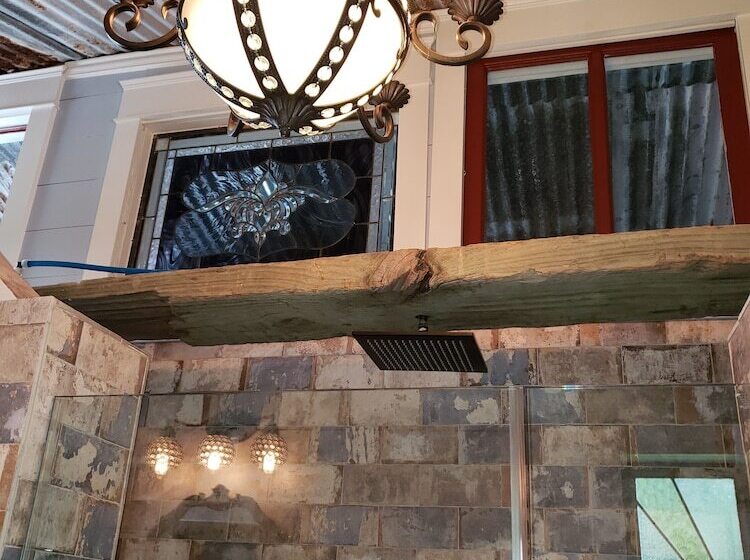 Cedar Oaks Inn The Barracks