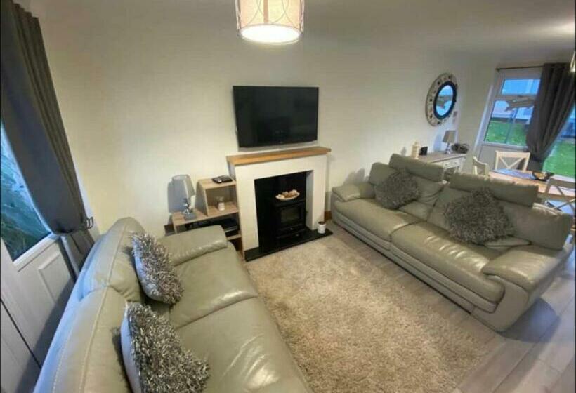 Charming Pembrokeshire Coastal Retreat