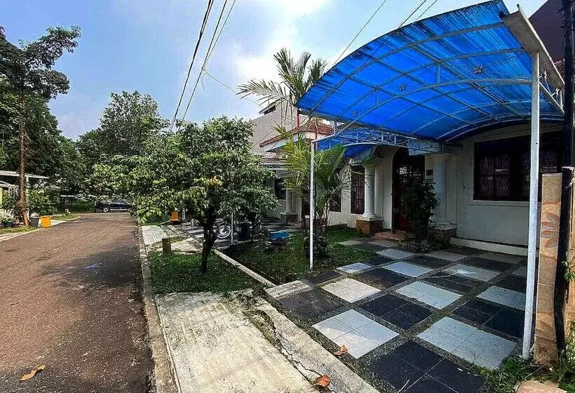 Hotelli Spot On 91278 Pahlawan Udyana Syariah