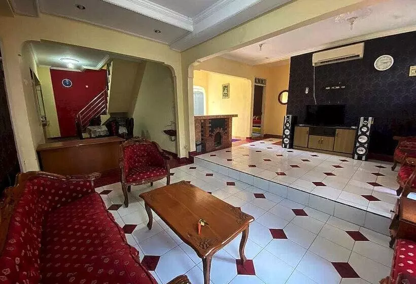 Hotelli Spot On 91278 Pahlawan Udyana Syariah