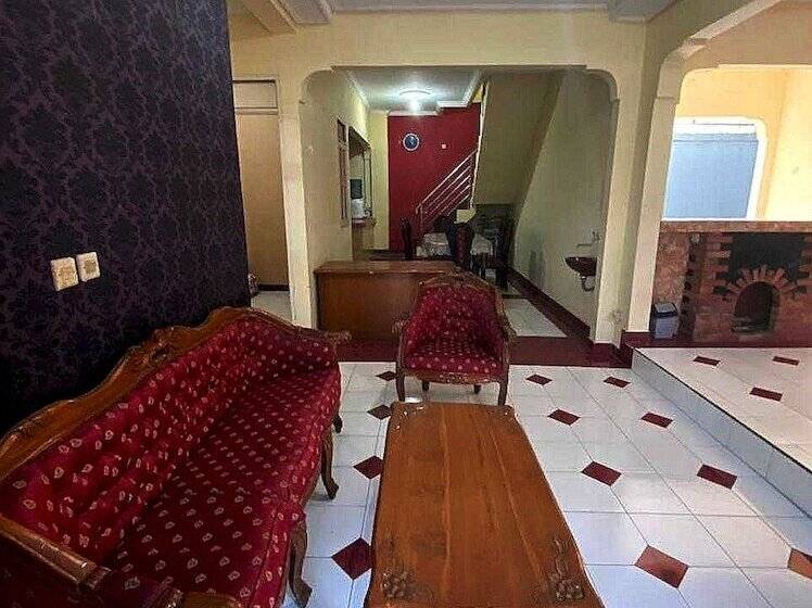 ホテル Spot On 91278 Pahlawan Udyana Syariah