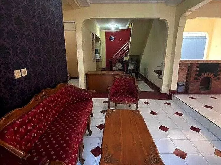 Hotelli Spot On 91278 Pahlawan Udyana Syariah