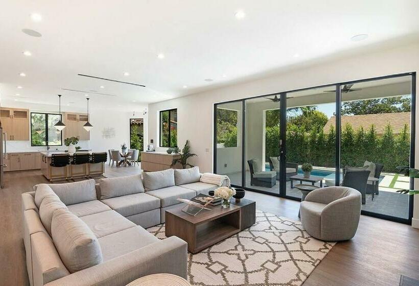 Villa De Magnolia Modern Design 5 Bed Villa With A Pool