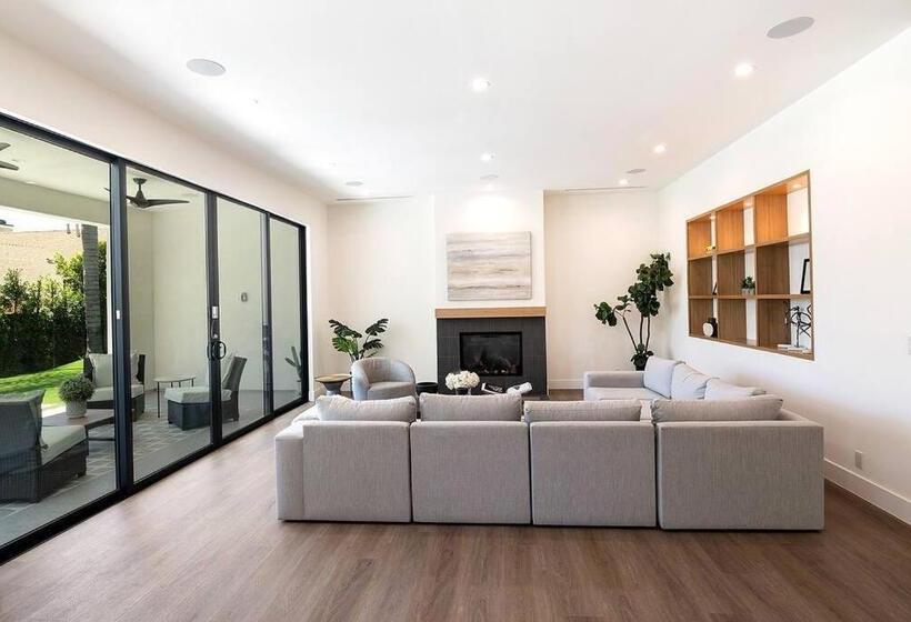 Villa De Magnolia Modern Design 5 Bed Villa With A Pool