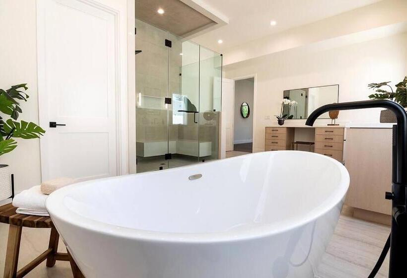 Villa De Magnolia Modern Design 5 Bed Villa With A Pool