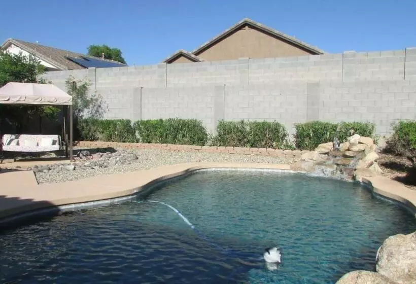 Cozy Home Near Freeways W Pool Bbq