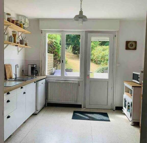 Entre Mer Et Falaises