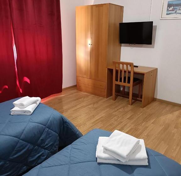 ホテル Alba Serravalle