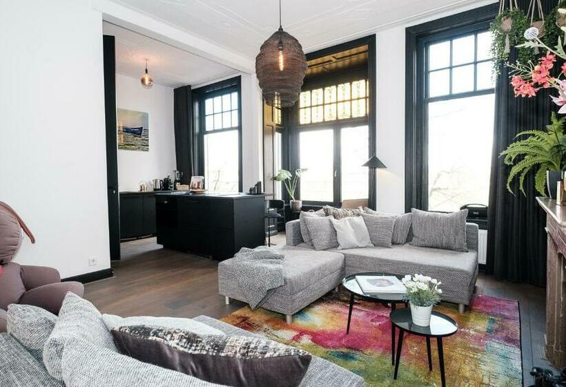 Museum Square View B&b