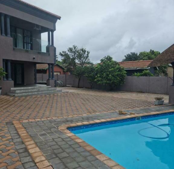 פנסיון Awethu Guest House