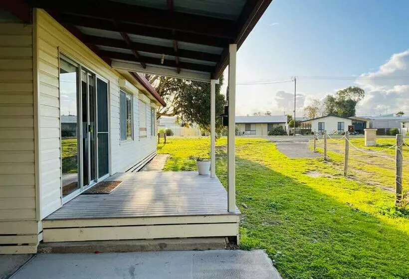 Teddy S Shack   Pet Friendly