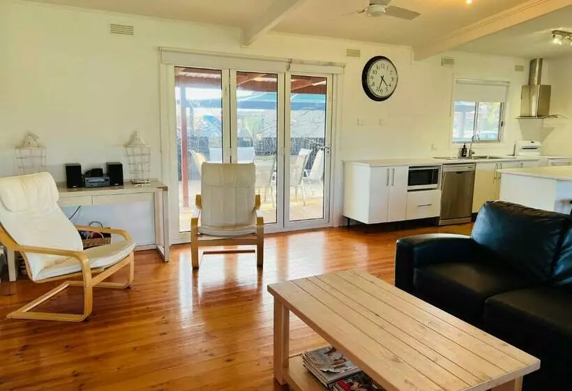 Teddy S Shack   Pet Friendly